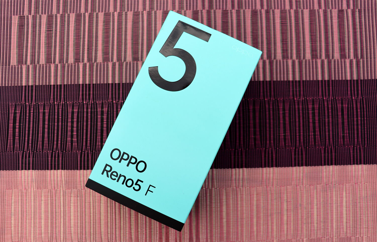 OPPO-Reno5F-Packaging_unboxed