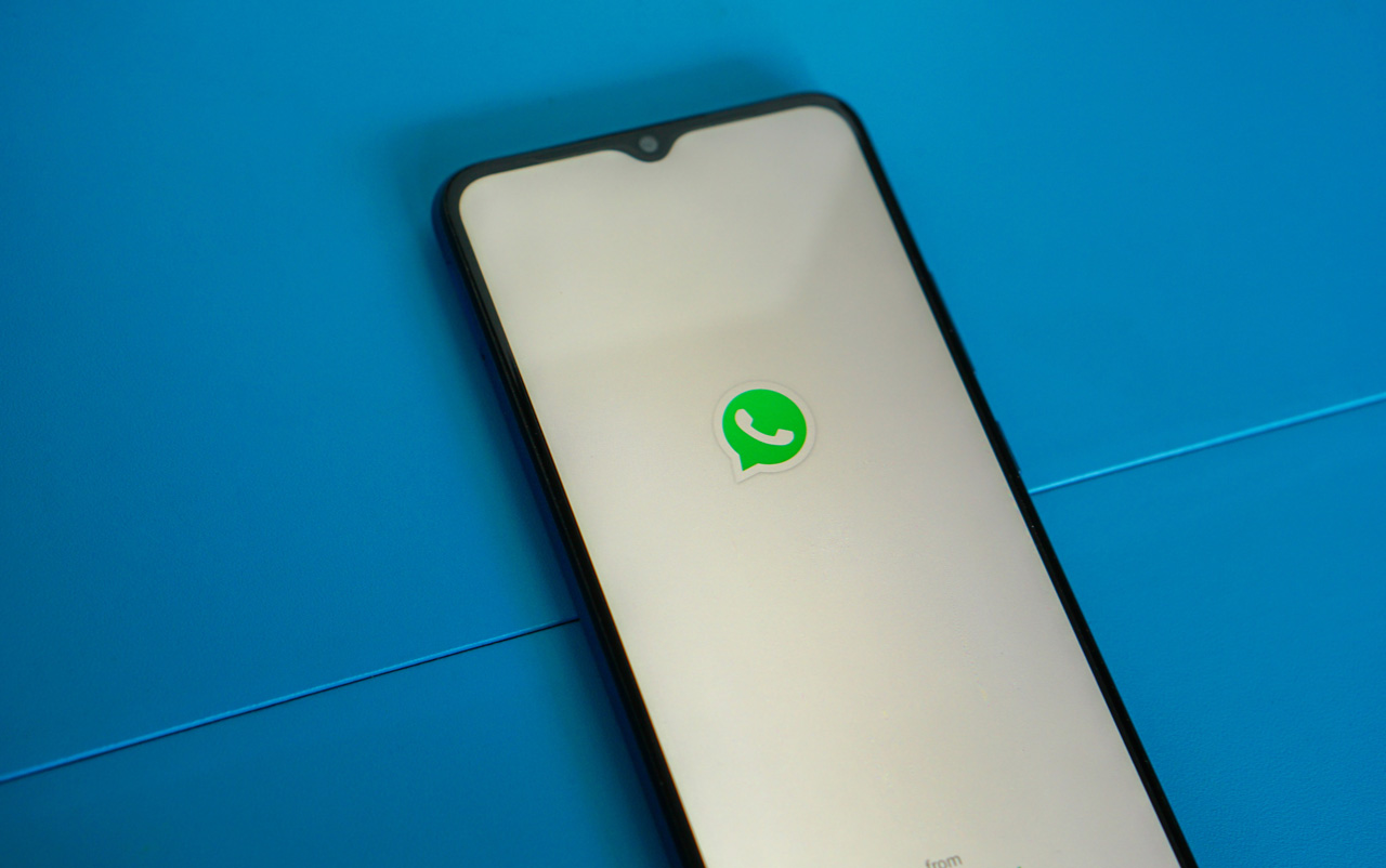 WhatsApp-app-handset